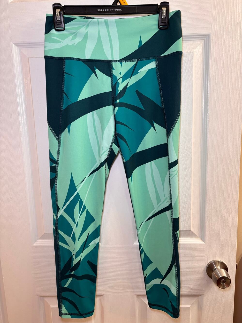 Under Armour Women’s Medium Teal Green Tropical Print Capri Leggings